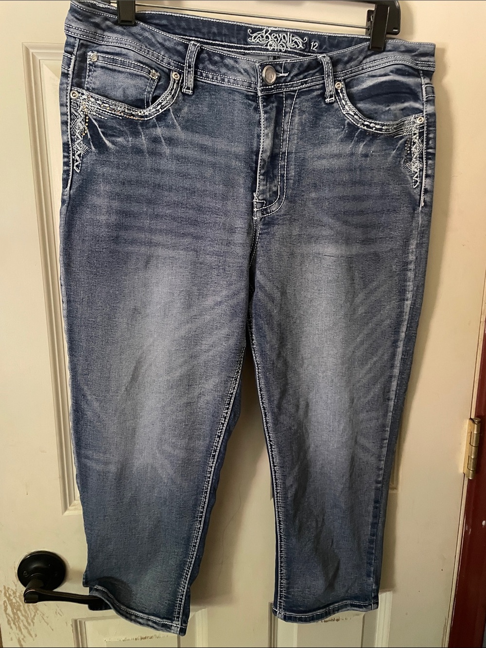 Revolt Jeans Light Washed Blue Cropped Ankle Jeans with Embellished Pockets